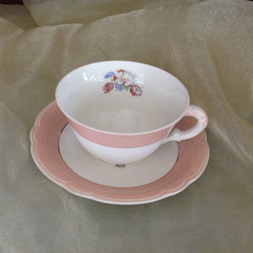 Beautifu lVintage English Cup & Saucer